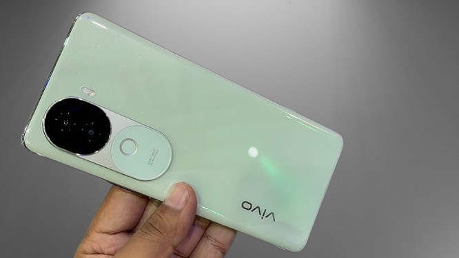 Vivo V40e Handing