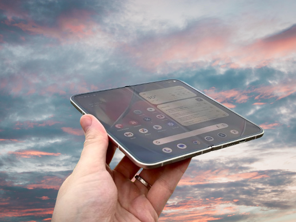 google pixel 9 pro fold handing